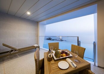 sun cruise resort and yacht