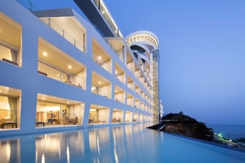 sun cruise resort and yacht