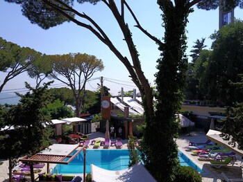 Garden Hotel,Broumana>>Beirut,4 star