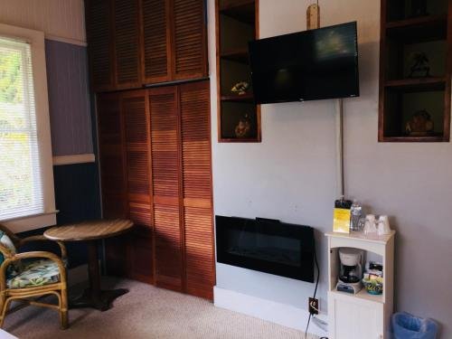 aloha junction bed and breakfast