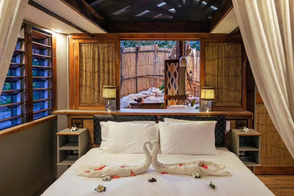 barefoot kuata island resort fiji