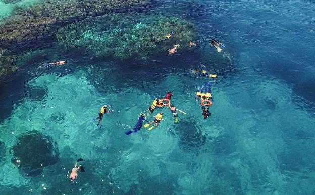 barefoot kuata island resort fiji