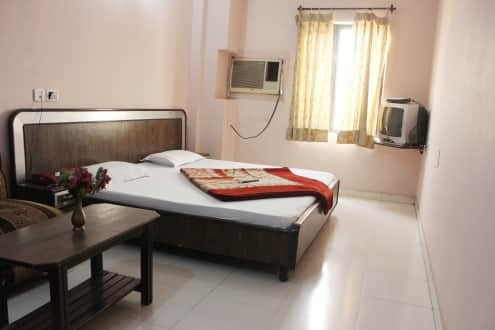 Hotel Aaditya Heights,Golden Temple Road,1 star