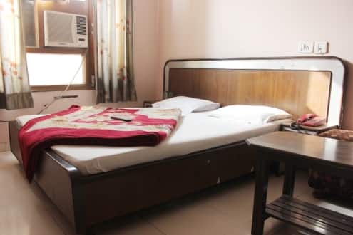 Hotel Aaditya Heights,Golden Temple Road,1 star