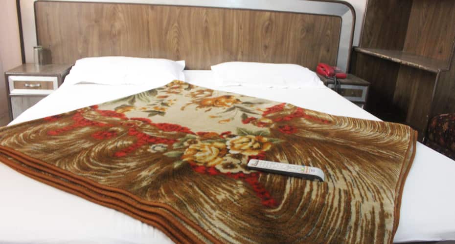 Hotel Aaditya Heights,Golden Temple Road,1 star