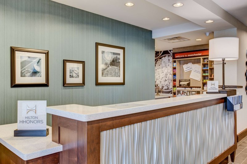 hampton inn and suites manchester