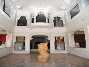 Hotel Ksr Moti Mahal "Best Rooftop Restaurant",Udaipur>>Eklingji,3 star