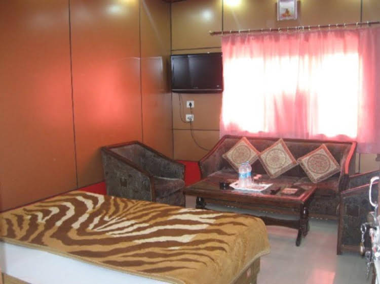shiv ganga hotel
