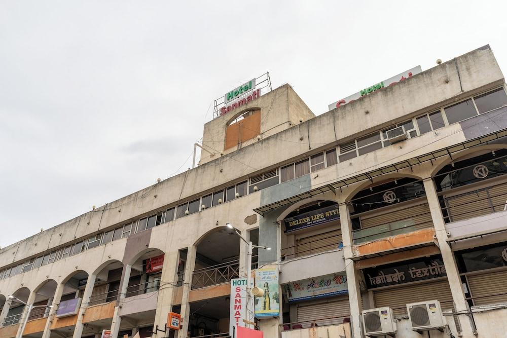 Hotel Sanmati,Anand Nagar>>Ahmedabad,3 star