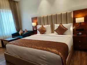 Hotel Guru Surbhi,Dehradun>>Dadahu,3 star