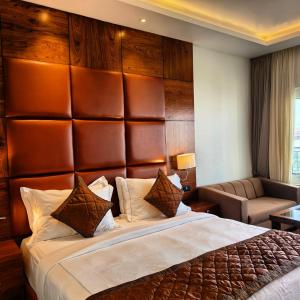 Hotel Guru Surbhi,Dehradun>>Dadahu,3 star