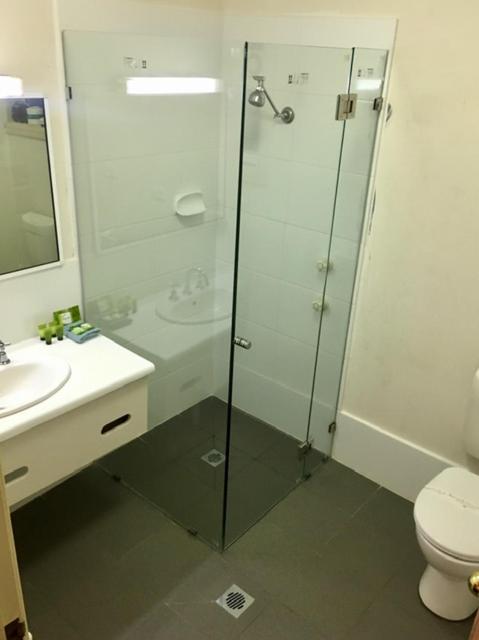 across country motel and serviced apartments