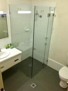 across country motel and serviced apartments