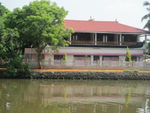 Backwater Breeze Hotel,Kumarakom>>Kottayam,1 star