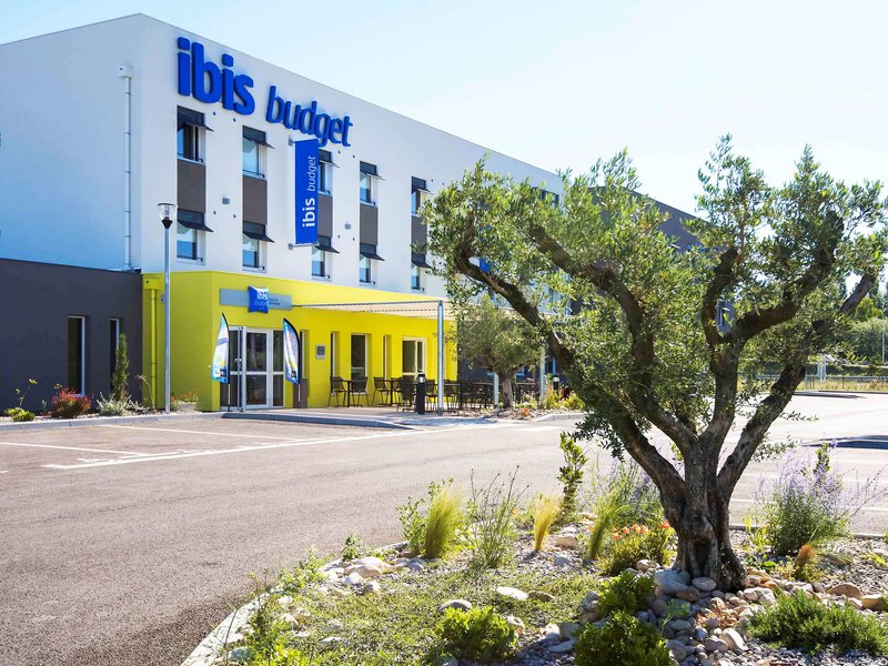 ibis budget saint martin de crau porte de camargue