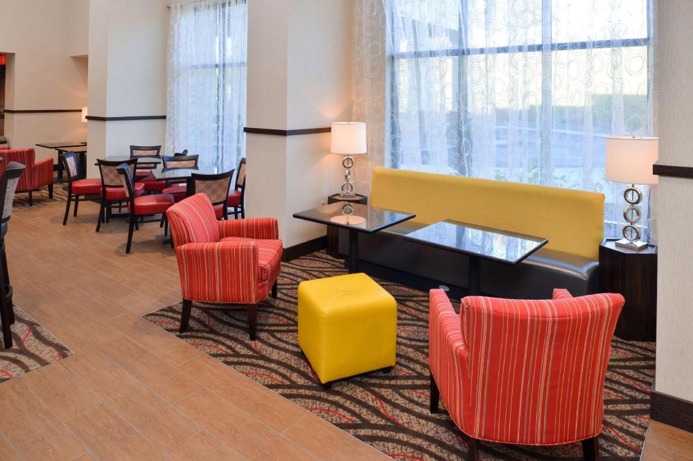 hampton inn and suites california university