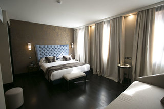 The Venice Times,Near St. Mary Of The Friars,5 star