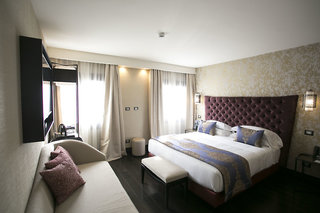 The Venice Times,Near St. Mary Of The Friars,5 star