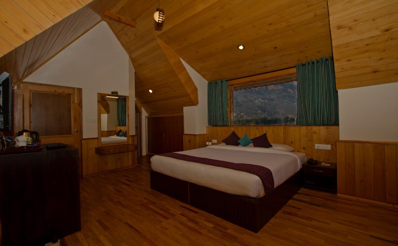 Cove The Glass House,Naggar Road,3 star