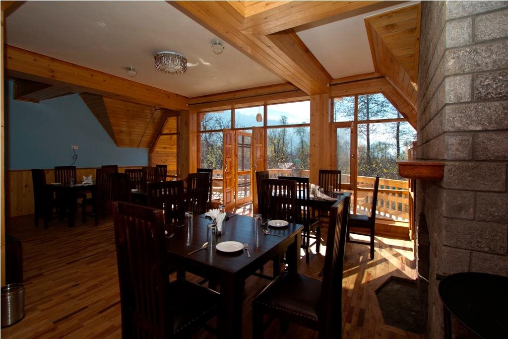 Cove The Glass House,Naggar Road,3 star