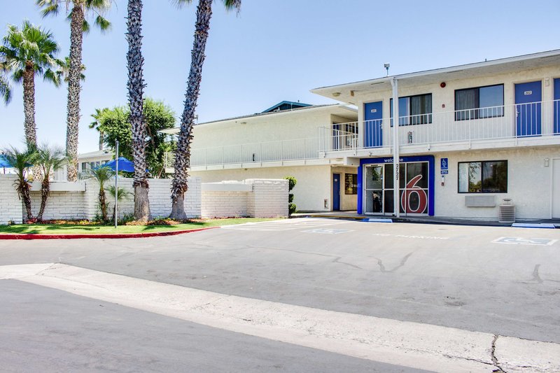 motel 6 bakersfield south