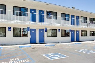 motel 6 bakersfield south