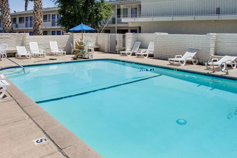 motel 6 bakersfield south