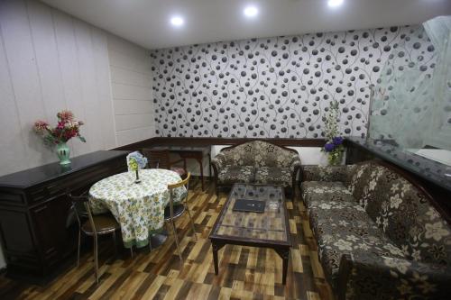 hotel amar inn by quadis lajpat nagar
