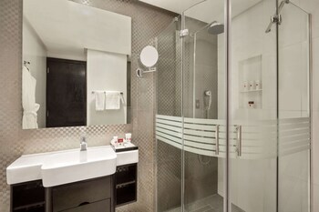 wyndham garden manama