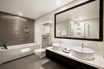 wyndham garden manama