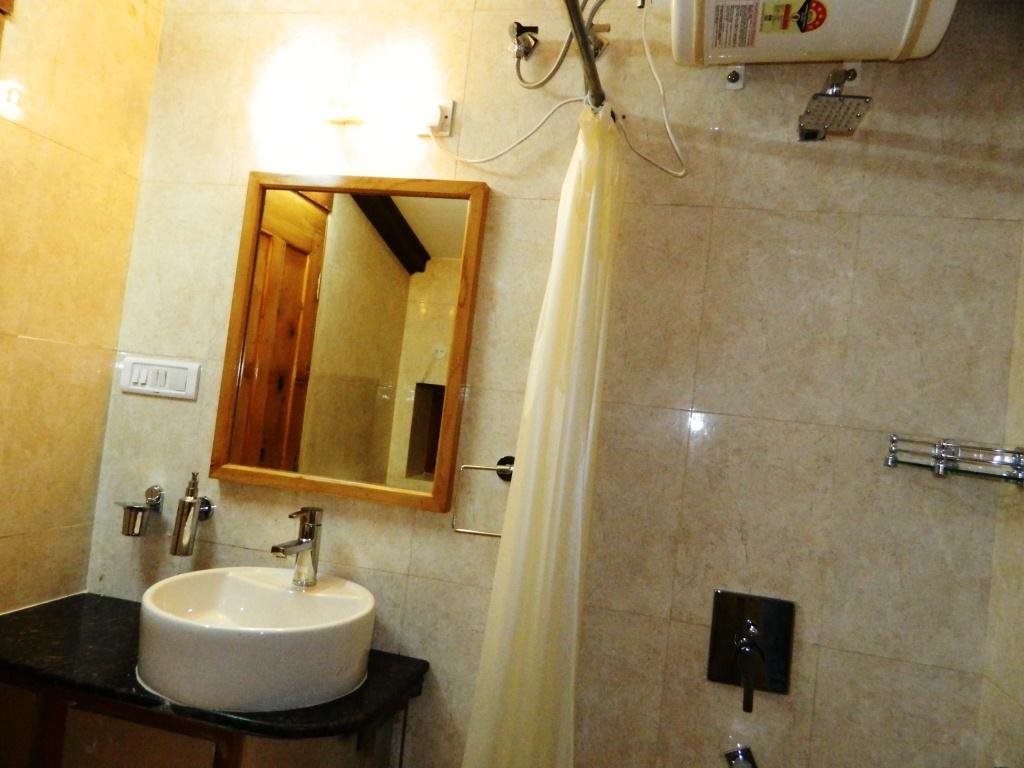 woodrock hotel manali