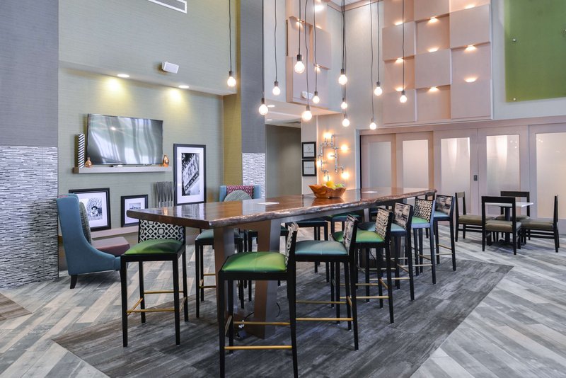 hampton inn and suites altoona des moines