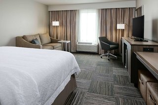 Hampton Inn & Suites Hudson,Oak Park Heights>>Hudson,3 star