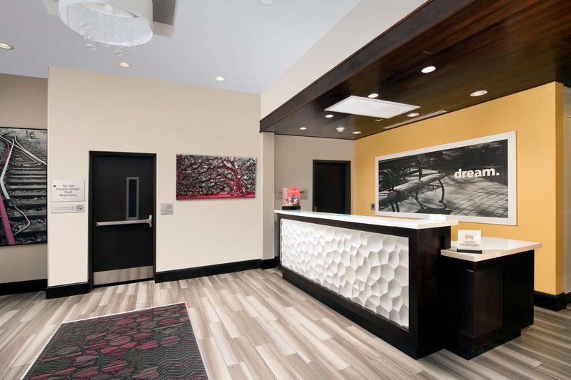 hampton inn huntsville village of providence