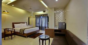 hotel sheela shree plaza