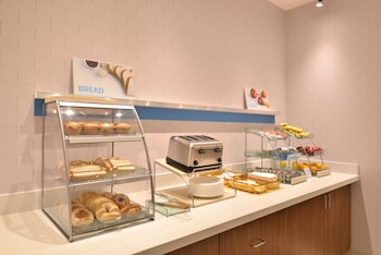 Holiday Inn Express & Suites Omaha Airport By Ihg,Council Bluffs>>Carter Lake,3 star