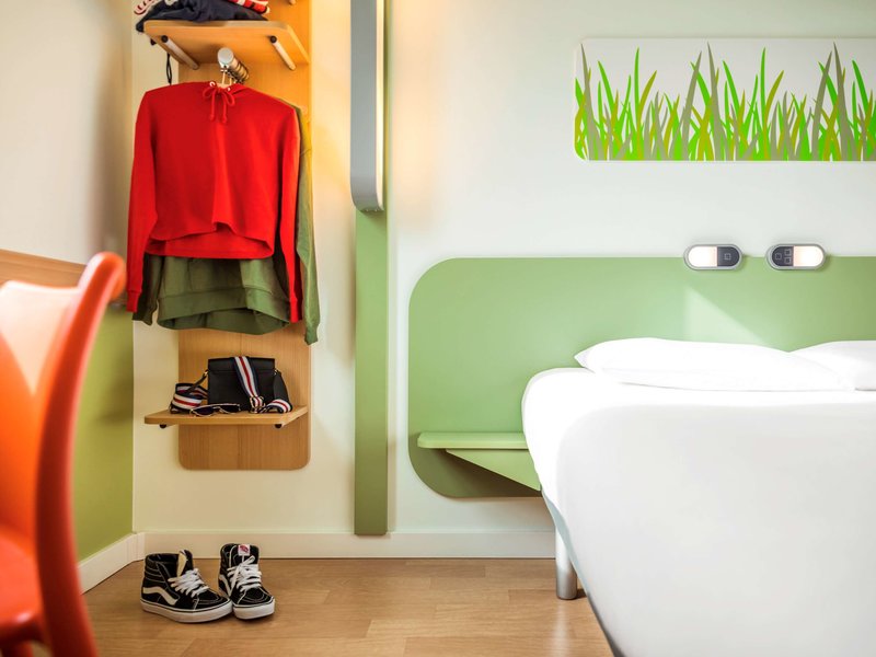 ibis budget saint quentin en yvelines velodrome