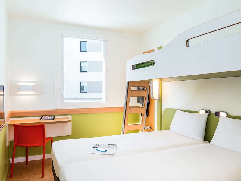 ibis budget saint quentin en yvelines velodrome