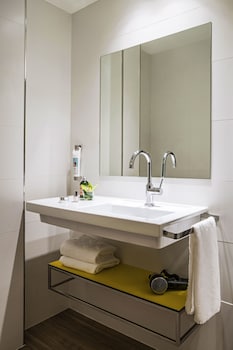 ibis styles barcelona centre hotel