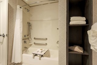 Doubletree By Hilton Evansville,Evansville Regional Airport>>Evansville,4 star
