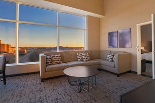 Doubletree By Hilton Evansville,Evansville Regional Airport>>Evansville,4 star