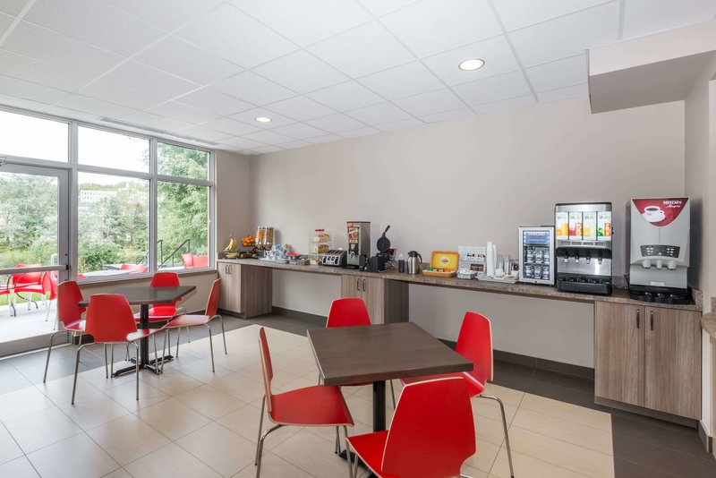 super 8 by wyndham mont laurier