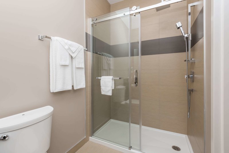 super 8 by wyndham mont laurier