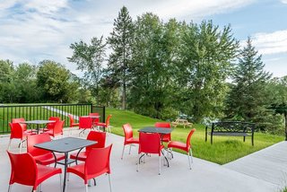 super 8 by wyndham mont laurier