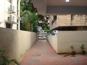 lloyds guest house krishna street t nagar
