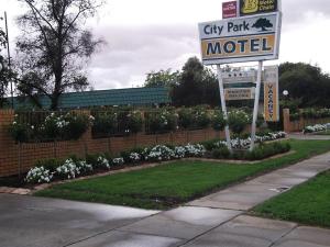 City Park Motel & Apartments