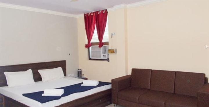 Hotel Mansarover Muskan,30/6/18-P, Main Fatehabad Road, Near Fal Fruit Shope, Tajganj, Agra, Uttar Pradesh 282001,2 star
