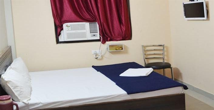 Hotel Mansarover Muskan,30/6/18-P, Main Fatehabad Road, Near Fal Fruit Shope, Tajganj, Agra, Uttar Pradesh 282001,2 star