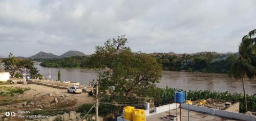 Gopi Guest House,Hampi>>Bellary,2 star
