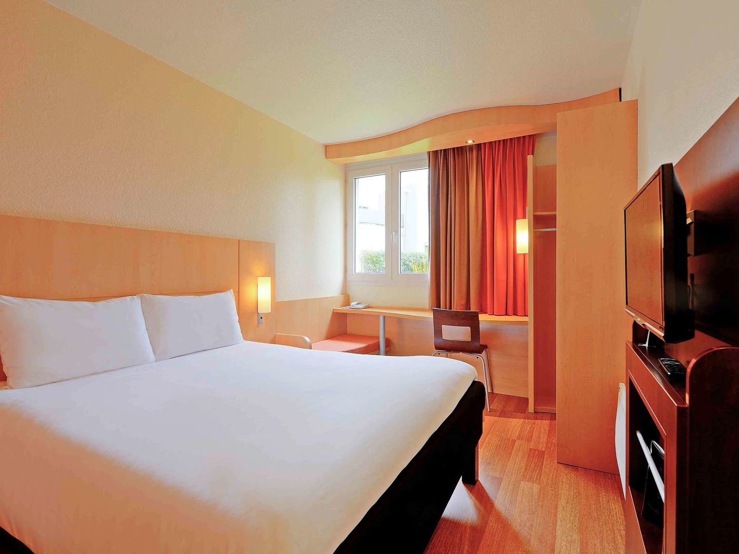 hotel ibis poitiers beaulieu adults only